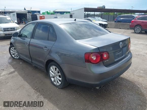 ✅ 2010 Volkswagen Jetta Limited Edition • VIN: 3VWRX7AJ7AM155675 • Lot: 42477253. Wystawiony na IAAI z przebiegiem 184 597 mil. Bezpłatny archiwum sprzedaży aukcyjnych z USA i szczegółowy raport historii pojazdu na DreamBid. Zdjęcie 3.