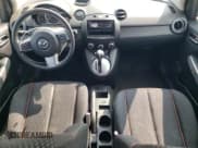 ✅ 2011 Mazda 2 Sport • VIN: JM1DE1HY5B0130801 • Лот: 70576514. Опубликован ранее на Copart с пробегом 137 075 миль. Бесплатный доступ к архиву аукционных продаж из США и подробный отчёт об истории автомобиля на DreamBid. Изображение 8.