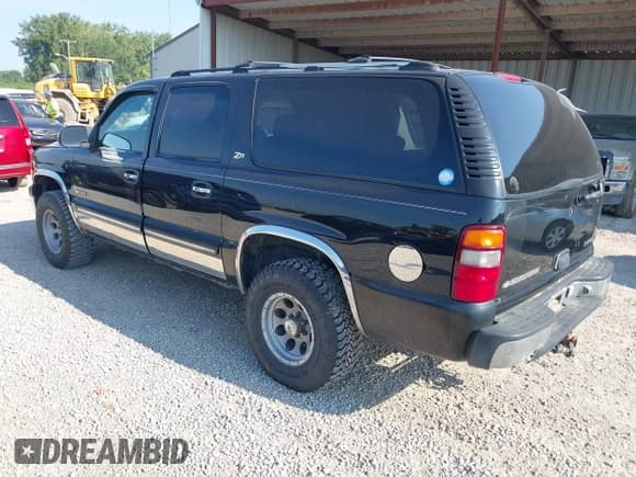 ✅ 2000 Chevrolet Suburban LS • VIN: 3GNFK16T3YG200512 • Лот: 42901923. Опубликован ранее на IAAI с пробегом 238 165 миль. Бесплатный доступ к архиву аукционных продаж из США и подробный отчёт об истории автомобиля на DreamBid. Изображение 3.
