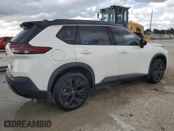 ✅ 2023 Nissan Rogue SV • VIN: JN8BT3BA5PW006038 • Lot: 86155645. Wystawiony na Copart z przebiegiem 24 882 mil. Bezpłatny archiwum sprzedaży aukcyjnych z USA i szczegółowy raport historii pojazdu na DreamBid. Zdjęcie 3.