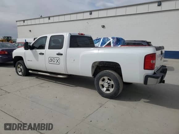 2010 Chevrolet Silverado 2500HD Work Truck z VIN 1GC4KVBG2AF141122, wystawiony jako Copart lot #52202165 z przebiegiem 197 265 mil mil oraz Szkoda całkowita • Salvage title. Historia ofert i sprzedaży dostępna na DreamBid. Obrazek 2.