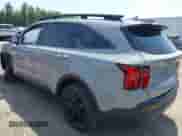 2022 Kia Sorento X-Line S z VIN 5XYRLDLC4NG147788, wystawiony jako IAAI lot #42503277 z przebiegiem 43 517 mil mil oraz . Historia ofert i sprzedaży dostępna na DreamBid. Obrazek 3.