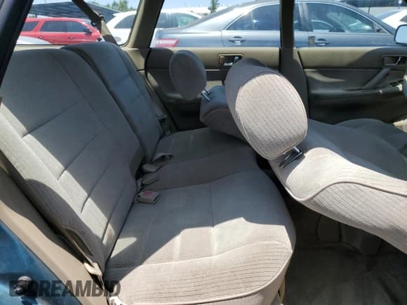 ✅ 1992 Subaru Legacy L • VIN: 4S3BJ6326N7923684 • Lot: 60658785. Wystawiony na Copart z przebiegiem 172 922 mil. Bezpłatny archiwum sprzedaży aukcyjnych z USA i szczegółowy raport historii pojazdu na DreamBid. Zdjęcie 11.