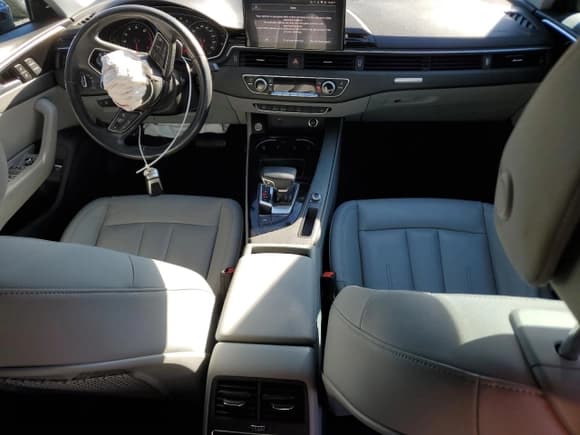 ✅ 2021 Audi A4 Premium • VIN: WAUABAF43MA087338 • Лот: 91064235. Опубликован ранее на Copart с пробегом 28 369 миль. Бесплатный доступ к архиву аукционных продаж из США и подробный отчёт об истории автомобиля на DreamBid. Изображение 8.