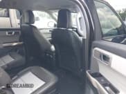 ✅ 2024 Ford Explorer XLT • VIN: 1FMSK7DH0RGA13584 • Lot: 42301824. Wystawiony na IAAI z przebiegiem 10 719 mil. Bezpłatny archiwum sprzedaży aukcyjnych z USA i szczegółowy raport historii pojazdu na DreamBid. Zdjęcie 8.