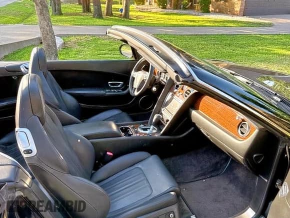 ✅ 2014 Bentley Continental GT • VIN: SCBGT3ZAXEC091743 • Lot: 62013135. Wystawiony na Copart z przebiegiem 31 671 mil. Bezpłatny archiwum sprzedaży aukcyjnych z USA i szczegółowy raport historii pojazdu na DreamBid. Zdjęcie 5.