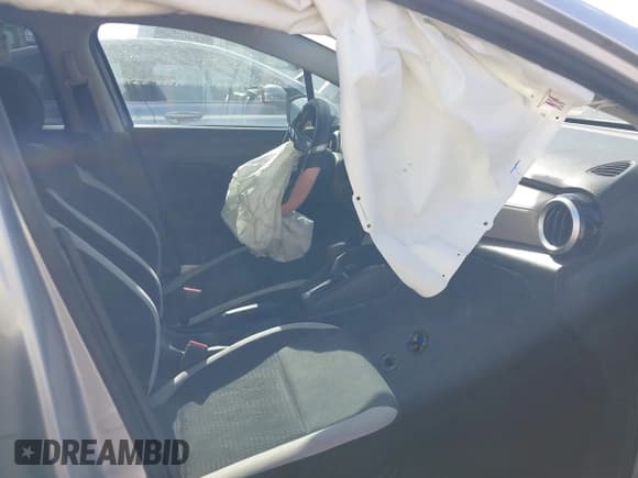 ✅ 2021 Nissan Versa SV • VIN: 3N1CN8EV5ML881047 • Lot: 43381998. Listed on IAAI with 61,228 mi. Free auction sales archive from the USA and detailed vehicle history report at DreamBid. Image 5.