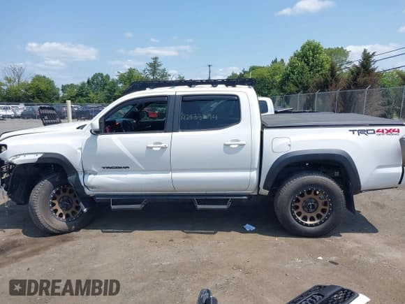 ✅ 2018 Toyota Tacoma SR • VIN: 3TMCZ5AN5JM152963 • Lot: 42933294. Listed on IAAI with 81,876 mi. Free auction sales archive from the USA and detailed vehicle history report at DreamBid. Image 14.