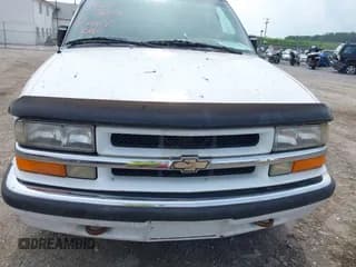 ✅ 1999 Chevrolet Blazer Trailblazer • VIN: 1GNDT13W8X2115188 • Lot: 42273208. Wystawiony na IAAI z przebiegiem 151 882 mil. Bezpłatny archiwum sprzedaży aukcyjnych z USA i szczegółowy raport historii pojazdu na DreamBid. Zdjęcie 6.