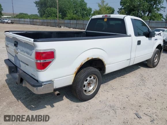 ✅ 2011 Ford F-150 XL • VIN: 1FTNF1CF2BKE07822 • Лот: 42463266. Опубликован ранее на IAAI с пробегом 236 051 миль. Бесплатный доступ к архиву аукционных продаж из США и подробный отчёт об истории автомобиля на DreamBid. Изображение 4.