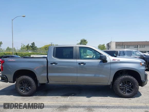 ✅ 2020 Chevrolet Silverado 1500 LT Trail Boss • VIN: 1GCPYFEDXLZ347616 • Lot: 42506086. Wystawiony na IAAI z przebiegiem 62 929 mil. Bezpłatny archiwum sprzedaży aukcyjnych z USA i szczegółowy raport historii pojazdu na DreamBid. Zdjęcie 13.