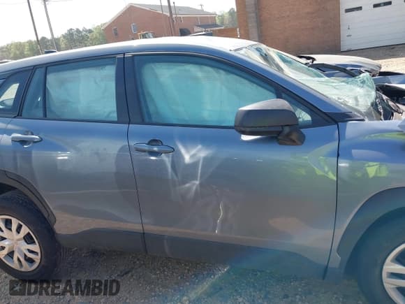 ✅ 2024 Toyota Corolla Cross L • VIN: 7MUAAAAG7RV095949 • Lot: 41956005. Listed on IAAI with 22,802 mi. Free auction sales archive from the USA and detailed vehicle history report at DreamBid. Image 13.