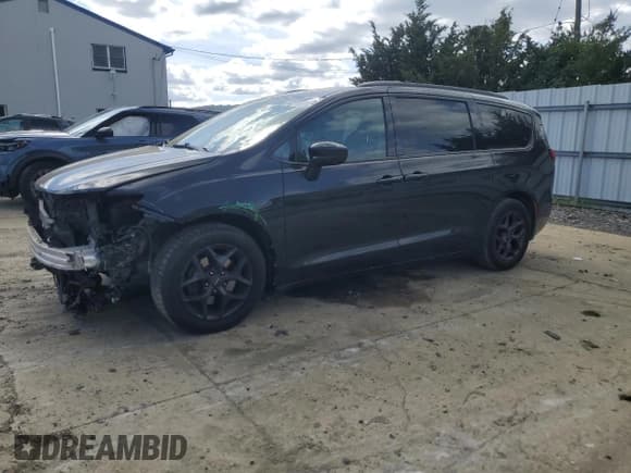 ✅ 2019 Chrysler Pacifica Touring L Plus • VIN: 2C4RC1EG7KR640029 • Lot: 84771395. Wystawiony na Copart z przebiegiem 83 932 mil. Bezpłatny archiwum sprzedaży aukcyjnych z USA i szczegółowy raport historii pojazdu na DreamBid. Zdjęcie 1.