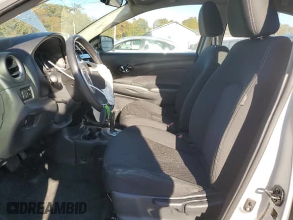 ✅ 2019 Nissan Versa SV • VIN: 3N1CN7AP0KL828884 • Lot: 90320455. Wystawiony na Copart z przebiegiem Nie podano. Bezpłatny archiwum sprzedaży aukcyjnych z USA i szczegółowy raport historii pojazdu na DreamBid. Zdjęcie 7.