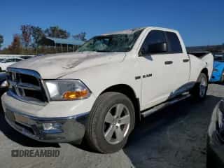 2009 Dodge 1500 SLT z VIN 1D3HV18T89S756256, wystawiony jako Copart lot #77035604 z przebiegiem 116 467 mil mil oraz Szkoda całkowita • Salvage title. Historia ofert i sprzedaży dostępna na DreamBid. Obrazek 1.
