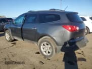 ✅ 2011 Chevrolet Traverse 1LT • VIN: 1GNKVGED1BJ166000 • Lot: 85398195. Wystawiony na Copart z przebiegiem 141 783 mil. Bezpłatny archiwum sprzedaży aukcyjnych z USA i szczegółowy raport historii pojazdu na DreamBid. Zdjęcie 2.