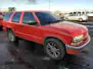 2001 Chevrolet Blazer LT with VIN 1GNDT13W012200758, listed as a Copart auction lot 83055404 with 185,315 mi miles and Salvage title. Bid and sale history available at DreamBid. Image 4.