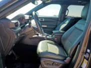 ✅ 2024 Ford Explorer Timberline • VIN: 1FMSK8JH5RGA34263 • Lot: 69872915. Wystawiony na Copart z przebiegiem 17 942 mil. Bezpłatny archiwum sprzedaży aukcyjnych z USA i szczegółowy raport historii pojazdu na DreamBid. Zdjęcie 7.