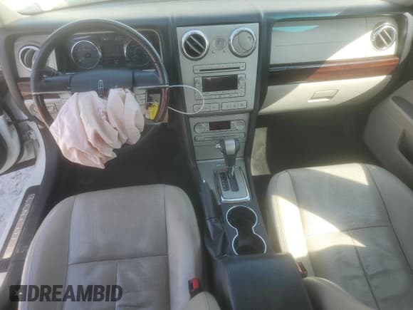 ✅ 2008 Lincoln MKZ • VIN: 3LNHM26T38R657757 • Лот: 81018065. Опубликован ранее на Copart с пробегом 101 501 миль. Бесплатный доступ к архиву аукционных продаж из США и подробный отчёт об истории автомобиля на DreamBid. Изображение 8.