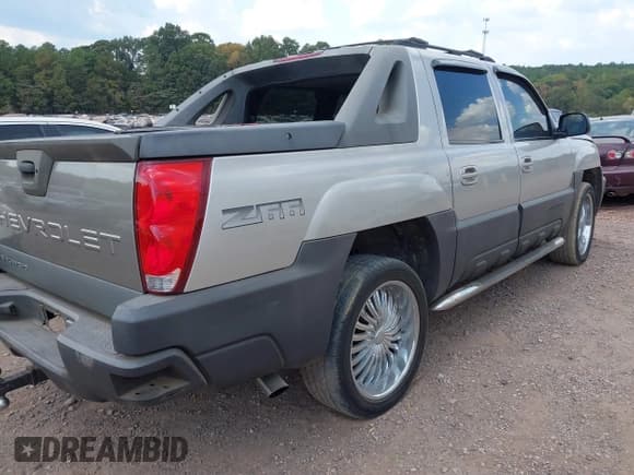 ✅ 2004 Chevrolet Avalanche Z66 • VIN: 3GNEC12T04G275497 • Lot: 43249708. Listed on IAAI with Not provided. Free auction sales archive from the USA and detailed vehicle history report at DreamBid. Image 4.