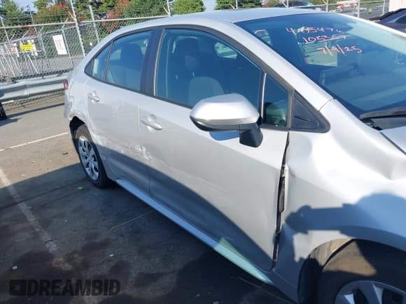 ✅ 2024 Toyota Corolla LE • VIN: 5YFB4MDE2RP105037 • Lot: 42811776. Wystawiony na IAAI z przebiegiem 40 841 mil. Bezpłatny archiwum sprzedaży aukcyjnych z USA i szczegółowy raport historii pojazdu na DreamBid. Zdjęcie 17.