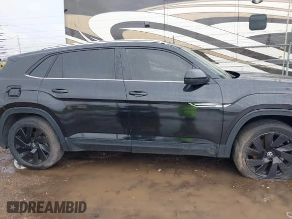 ✅ 2024 Volkswagen Atlas SE • VIN: 1V2JE2CA7RC220011 • Lot: 42640492. Listed on IAAI with 58,859 mi. Free auction sales archive from the USA and detailed vehicle history report at DreamBid. Image 13.