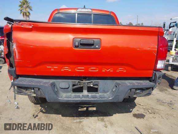 ✅ 2017 Toyota Tacoma SR • VIN: 5TFAX5GN1HX103476 • Лот: 41555651. Опубликован ранее на IAAI с пробегом 71 076 миль. Бесплатный доступ к архиву аукционных продаж из США и подробный отчёт об истории автомобиля на DreamBid. Изображение 6.