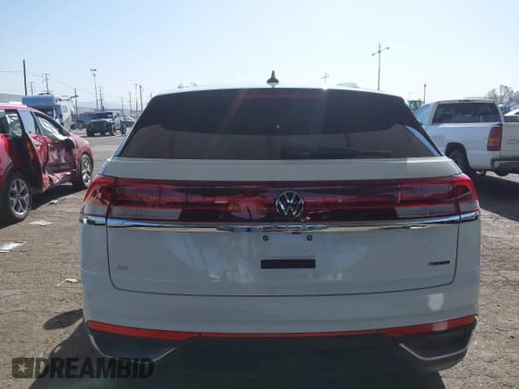 ✅ 2024 Volkswagen Atlas SE • VIN: 1V2LE2CA0RC249150 • Lot: 41969218. Wystawiony na IAAI z przebiegiem 7 291 mil. Bezpłatny archiwum sprzedaży aukcyjnych z USA i szczegółowy raport historii pojazdu na DreamBid. Zdjęcie 17.