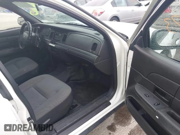 ✅ 2008 Ford Police Interceptor • VIN: 2FAFP71V08X162688 • Lot: 42634073. Listed on IAAI with 144,137 mi. Free auction sales archive from the USA and detailed vehicle history report at DreamBid. Image 5.