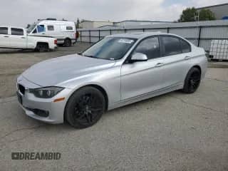 2013 BMW 3 Series 328i z VIN WBA3C1C5XDF444150, wystawiony jako Copart lot #82754885 z przebiegiem 168 057 mil mil oraz Czysty tytuł • Clean title. Historia ofert i sprzedaży dostępna na DreamBid. Obrazek 1.