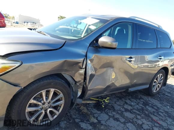 ✅ 2015 Nissan Pathfinder SV • VIN: 5N1AR2MNXFC686899 • Lot: 43516693. Wystawiony na IAAI z przebiegiem 172 363 mil. Bezpłatny archiwum sprzedaży aukcyjnych z USA i szczegółowy raport historii pojazdu na DreamBid. Zdjęcie 6.