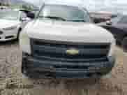 2009 Chevrolet Silverado 1500 LS z VIN 3GCEK13C59G206239, wystawiony jako Copart lot #57182505 z przebiegiem 391 993 mil mil oraz Czysty tytuł • Clean title. Historia ofert i sprzedaży dostępna na DreamBid. Obrazek 5.