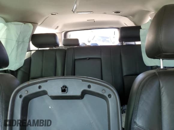 ✅ 2010 Chevrolet Suburban LT • VIN: 1GNUKJE39AR226031 • Lot: 72261484. Wystawiony na Copart z przebiegiem Nie podano. Bezpłatny archiwum sprzedaży aukcyjnych z USA i szczegółowy raport historii pojazdu na DreamBid. Zdjęcie 10.