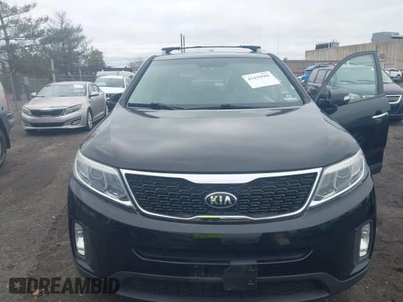 ✅ 2015 Kia Sorento LX • VIN: 5XYKT4A76FG592381 • Lot: 43439585. Wystawiony na IAAI z przebiegiem 85 471 mil. Bezpłatny archiwum sprzedaży aukcyjnych z USA i szczegółowy raport historii pojazdu na DreamBid. Zdjęcie 6.
