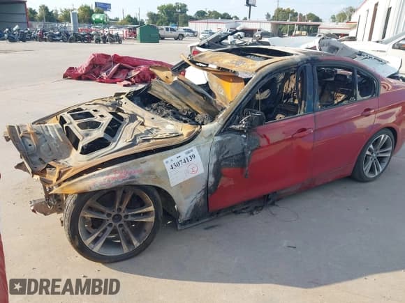 ✅ 2015 BMW 3 Series 328i • VIN: WBA3A5G53FNS84712 • Lot: 43074139. Wystawiony na IAAI z przebiegiem Nie podano. Bezpłatny archiwum sprzedaży aukcyjnych z USA i szczegółowy raport historii pojazdu na DreamBid. Zdjęcie 2.