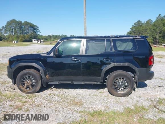 ✅ 2024 Toyota Land Cruiser • VIN: JTEABFAJ2RK013130 • Lot: 42002397. Listed on IAAI with 19,749 mi. Free auction sales archive from the USA and detailed vehicle history report at DreamBid. Image 13.