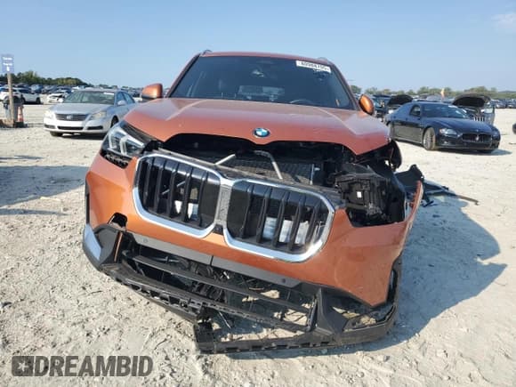 ✅ 2023 BMW X1 xDrive28i • VIN: WBX73EF03P5W76078 • Lot: 80988705. Wystawiony na Copart z przebiegiem 23 056 mil. Bezpłatny archiwum sprzedaży aukcyjnych z USA i szczegółowy raport historii pojazdu na DreamBid. Zdjęcie 5.