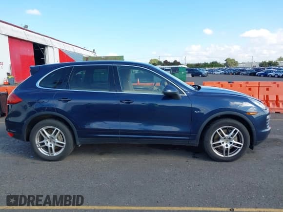 ✅ 2012 Porsche Cayenne S Hybrid • VIN: WP1AE2A28CLA90940 • Lot: 43355033. Listed on IAAI with 163,745 mi. Free auction sales archive from the USA and detailed vehicle history report at DreamBid. Image 13.