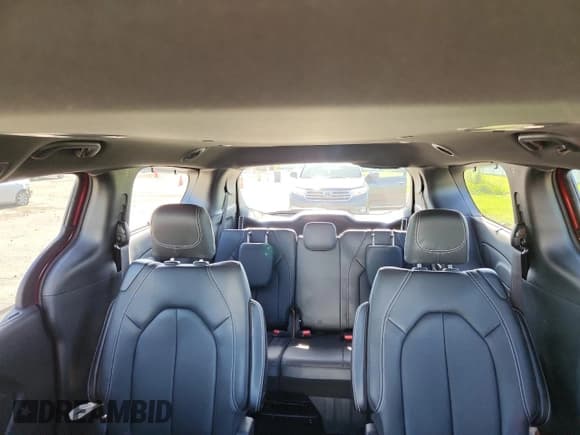 ✅ 2021 Chrysler Pacifica Touring L • VIN: 2C4RC3BG6MR549272 • Lot: 65805935. Wystawiony na Copart z przebiegiem 27 061 mil. Bezpłatny archiwum sprzedaży aukcyjnych z USA i szczegółowy raport historii pojazdu na DreamBid. Zdjęcie 10.