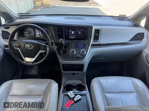 ✅ 2015 Toyota Sienna Limited • VIN: 5TDDK3DC8FS124511 • Lot: 62570905. Listed on Copart with 188,920 mi. Free auction sales archive from the USA and detailed vehicle history report at DreamBid. Image 9.