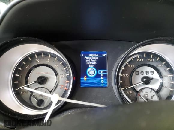 ✅ 2014 Chrysler 300 C John Varvatos Limited Edition • VIN: 2C3CCAJG4EH236969 • Lot: 88091615. Wystawiony na Copart z przebiegiem 166 332 mil. Bezpłatny archiwum sprzedaży aukcyjnych z USA i szczegółowy raport historii pojazdu na DreamBid. Zdjęcie 9.