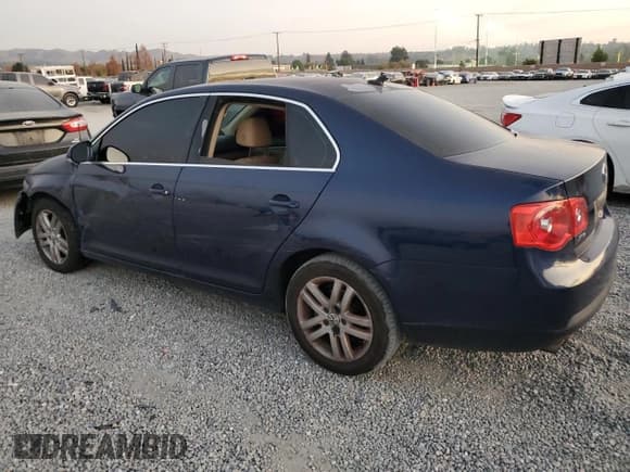 ✅ 2007 Volkswagen Jetta 2.5 • VIN: 3VWSG71K57M011934 • Лот: 83108374. Опубликован ранее на Copart с пробегом 115 101 миль. Бесплатный доступ к архиву аукционных продаж из США и подробный отчёт об истории автомобиля на DreamBid. Изображение 2.