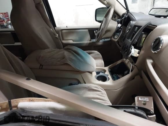 ✅ 2005 Ford Expedition Special Service • VIN: 1FMPU16515LA85217 • Lot: 42238830. Listed on IAAI with 246,831 mi. Free auction sales archive from the USA and detailed vehicle history report at DreamBid. Image 5.