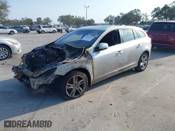 ✅ 2015 Volvo V60 T5 Drive-E Premier • VIN: YV140MEB5F1197828 • Lot: 41486840. Wystawiony na IAAI z przebiegiem Nie podano. Bezpłatny archiwum sprzedaży aukcyjnych z USA i szczegółowy raport historii pojazdu na DreamBid. Zdjęcie 2.