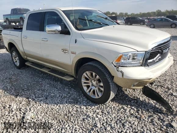 2017 Ram 1500 Limited z VIN 1C6RR7PT7HS721560, wystawiony jako Copart lot #84820855 z przebiegiem 69 327 mil mil oraz Szkoda całkowita • Salvage title. Historia ofert i sprzedaży dostępna na DreamBid. Obrazek 4.