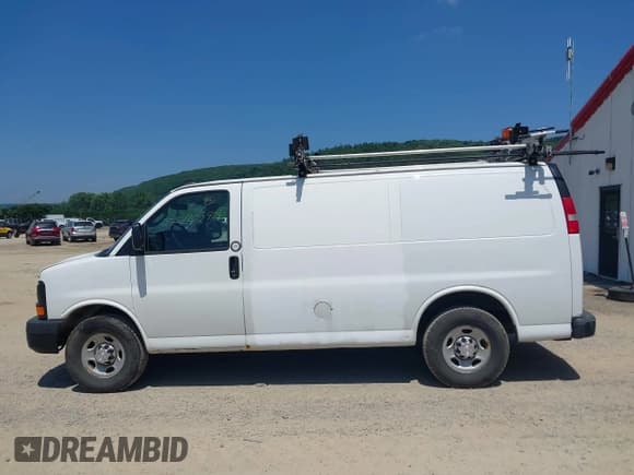 ✅ 2016 Chevrolet Express Cargo • VIN: 1GCWGAFF1G1297856 • Lot: 42540588. Listed on IAAI with 170,515 mi. Free auction sales archive from the USA and detailed vehicle history report at DreamBid. Image 14.