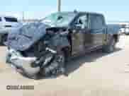 2022 Chevrolet Silverado 1500 LT z VIN 1GCPWCED0NZ201765, wystawiony jako IAAI lot #42423674 z przebiegiem 40 001 mil mil oraz . Historia ofert i sprzedaży dostępna na DreamBid. Obrazek 2.