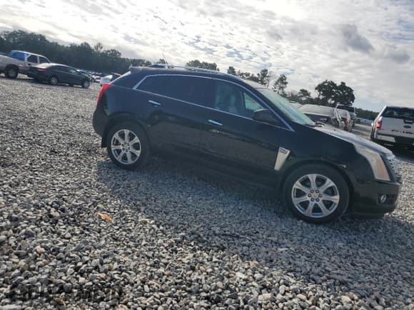 ✅ 2014 Cadillac SRX Premium Collection • VIN: 3GYFNDE31ES586983 • Lot: 86104535. Wystawiony na Copart z przebiegiem 147 446 mil. Bezpłatny archiwum sprzedaży aukcyjnych z USA i szczegółowy raport historii pojazdu na DreamBid. Zdjęcie 4.