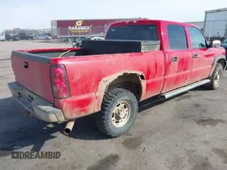 ✅ 2004 Chevrolet Silverado 2500 LS • VIN: 1GCGK23U64F228378 • Lot: 41972236. Wystawiony na IAAI z przebiegiem 228 119 mil. Bezpłatny archiwum sprzedaży aukcyjnych z USA i szczegółowy raport historii pojazdu na DreamBid. Zdjęcie 4.