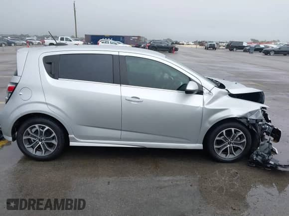 2020 Chevrolet Sonic LT z VIN 1G1JD6SB0L4136676, wystawiony jako IAAI lot #41967910 z przebiegiem 25 805 mil mil oraz . Historia ofert i sprzedaży dostępna na DreamBid. Obrazek 13.